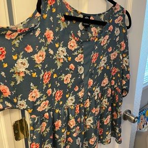 Like new cold shoulder flower short. Large